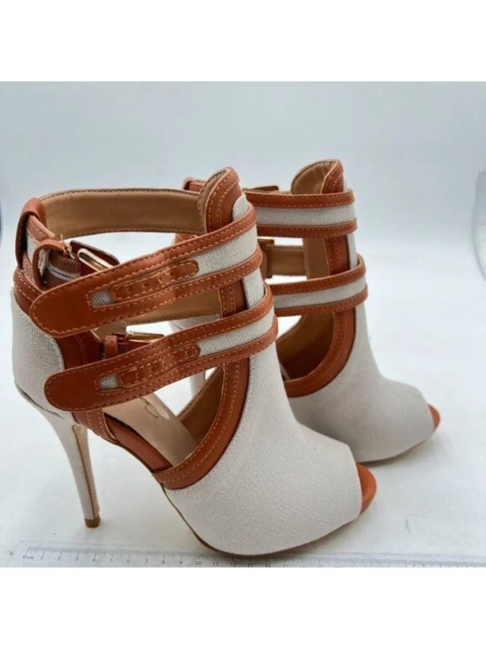 XYD women peep